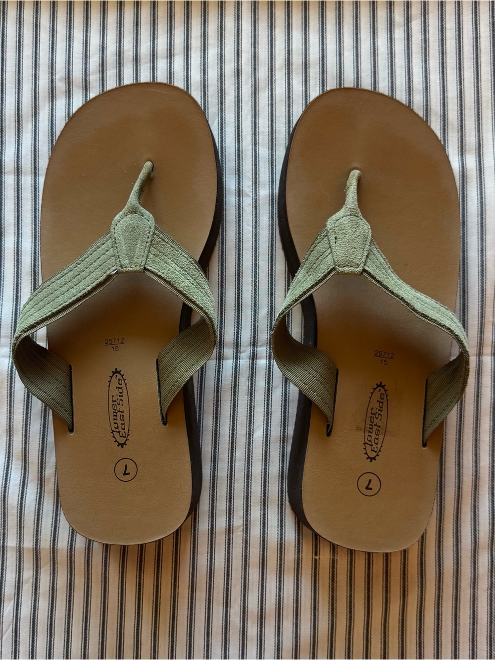 Lower East Side Olive Green Platform Thong Sandals Flip Flops, NWT